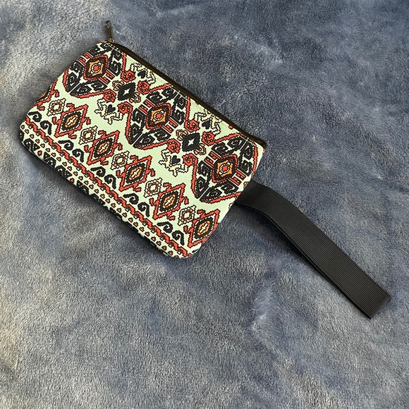 Kemy’s Tapestry Wristlet Pouch – Like New - Picture 2 of 10